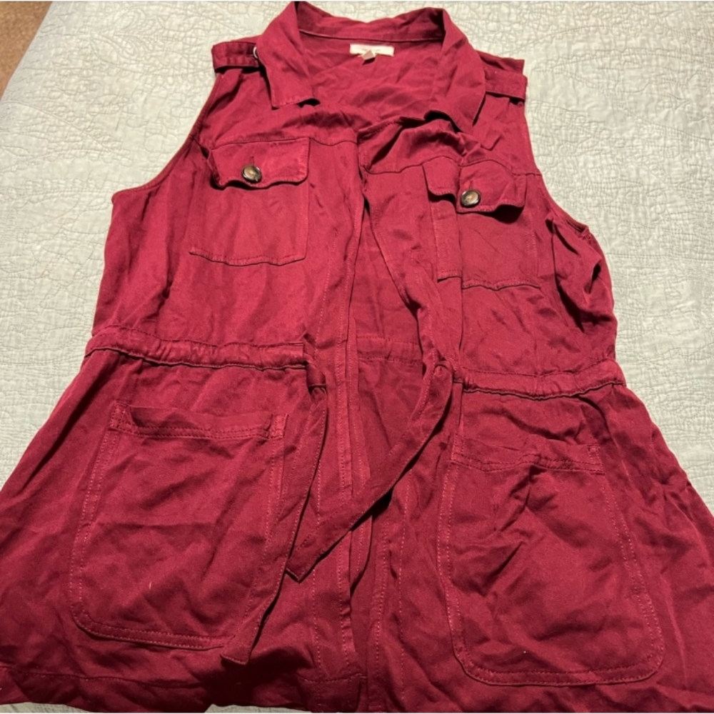EUC MAURICES vest